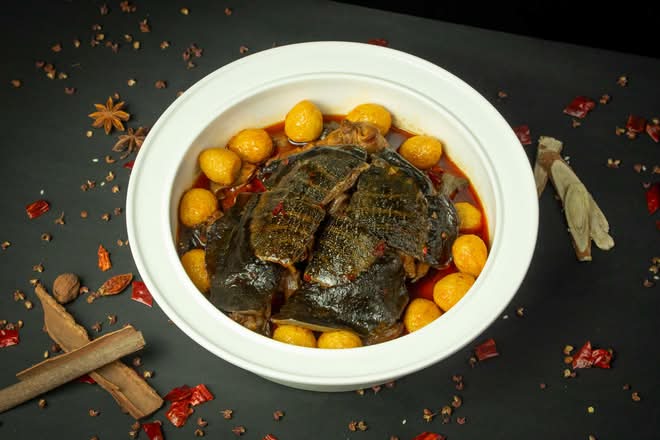 Number One Deluxe Surf & Turf Hot Pot / 霸王别姬